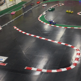 20台位一緒にの画像