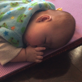 うつぶせで寝た。の画像