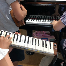 兄妹の合奏  ウクレレ 鍵盤ハーモニカの画像