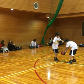 ノーマークのゴール下シュートを目指そう！の画像