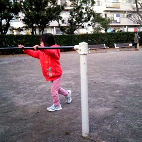 娘の身体能力にびっくり!! ～逆上 がり～の画像