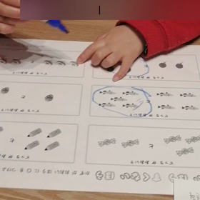 姉妹のプリント学習の画像