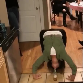 哺乳瓶か？哺乳瓶なのか？の画像