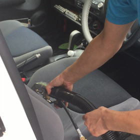 今日は車のシートクリーニングに行ってきました！の画像