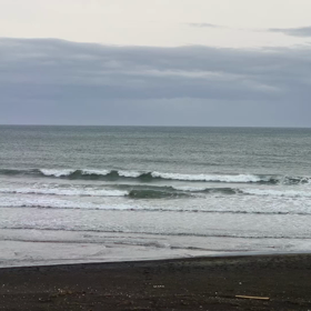 4月12日千葉北、東浪見の朝の波の画像