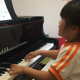 歌いながら弾くの画像