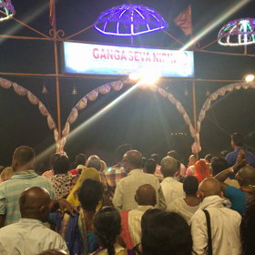 インド ガンジス川 プジャーの画像