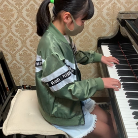 ピアノを楽しく演奏する由奈ちゃんを紹介します❣️の画像
