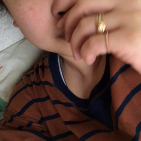 自分の喋りのもつれが気になる笑笑の画像