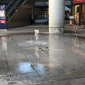 豊洲駅前 不思議な噴水⁈の画像