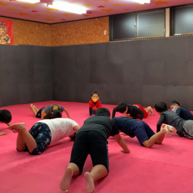 老若男女問わず、格闘技で楽しく運動の画像