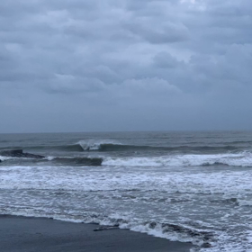 10月28日千葉北、東浪見の朝の波の画像