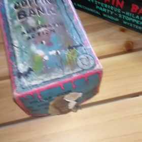 骸骨貯金箱の画像