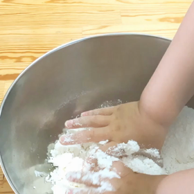 お団子作りの画像