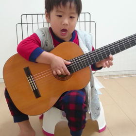 3/22チビ１号くん、ギター練習の画像