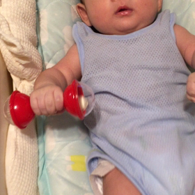 ゆっちゃんおもちゃで遊ぶの画像