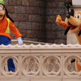 ランド城前挨拶❤️グーフィー＆プルート(●^o^●)の画像