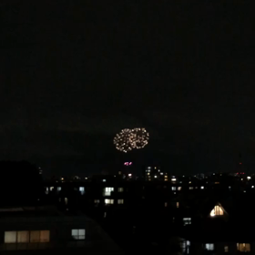 花火とロケットの画像