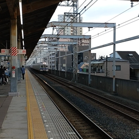 さらに岸里玉出駅で通過列車の動画2つ撮りました。まずは難波に向かう特急サザンです。#南海電鉄 #の画像