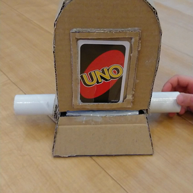 ダンボールでカードのガチャガチャ作りの画像