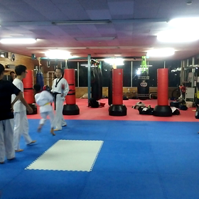 テコンドーミット蹴り！の画像