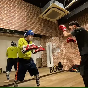 ミットを持ってみるの画像