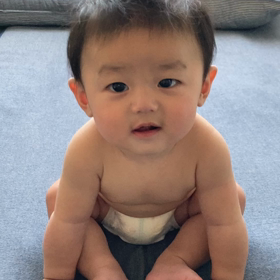 生後4ヶ月のおすわり練習…の画像