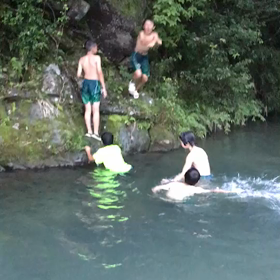 合宿２日目  〜川遊び動画〜の画像