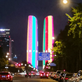 彩色ビルの画像