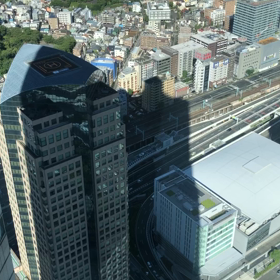 3人で部屋を独占。夜中の1時までゲームを楽しんだ怪獣。大満足の画像