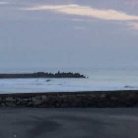 10月3日千葉北、東浪見の朝の波の画像