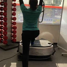 戦士のポーズをパワープレートで効果倍増の画像