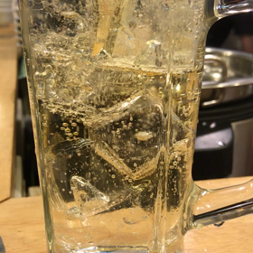 芝居と炭酸の画像