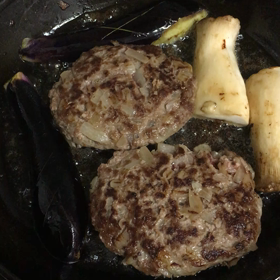 ハンバーグのソースは和風派？デミグラス派？の画像