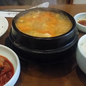 月の壺の海鮮スンドゥブは熱々！の画像