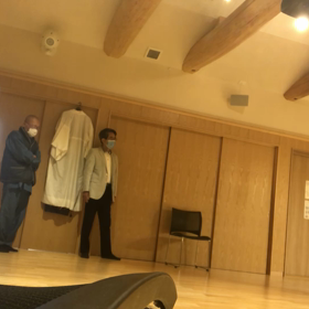 私に会うために稽古場まできてくださったファンの方々に特別に一曲プレゼントしました。の画像