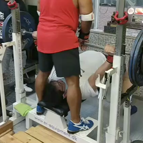 ベンチプレスの画像