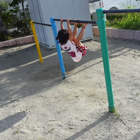 φ鉄棒やれた！？足抜きまわり (3歳5ヶ月)の画像
