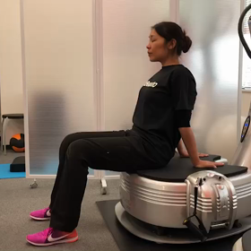 パワープレートでヨガポーズに挑戦の画像