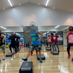 ZUMBA®STEPと中級STEPの画像