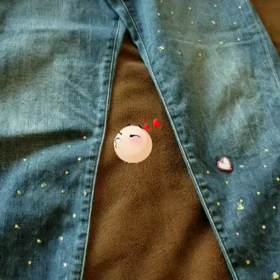 自宅でジーパンにビーズ刺繍。の画像
