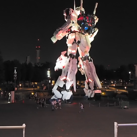 ユニコーンガンダムと階段の動画（コラボ企画）の画像