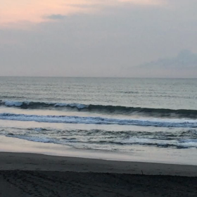 8月30日千葉北、東浪見の朝の波の画像