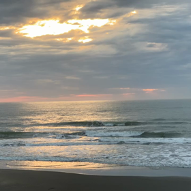 5月30日千葉北、東浪見の朝の波の画像