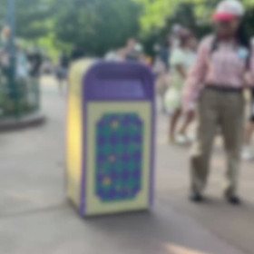 HKDLゴミ箱に目を付けられる(*´∀｀*)の画像