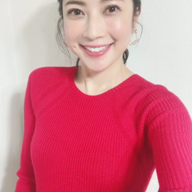 赤ニットの画像