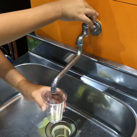 みかんジュースが出る蛇口の画像