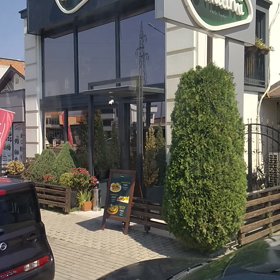 バスの車窓から動画　プリズレンからジャコーヴァへ　の画像