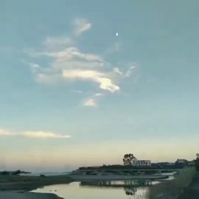 癒やされること間違いなしの空：青島ビーチの画像