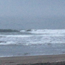 12月4日千葉北、東浪見の朝の波の画像